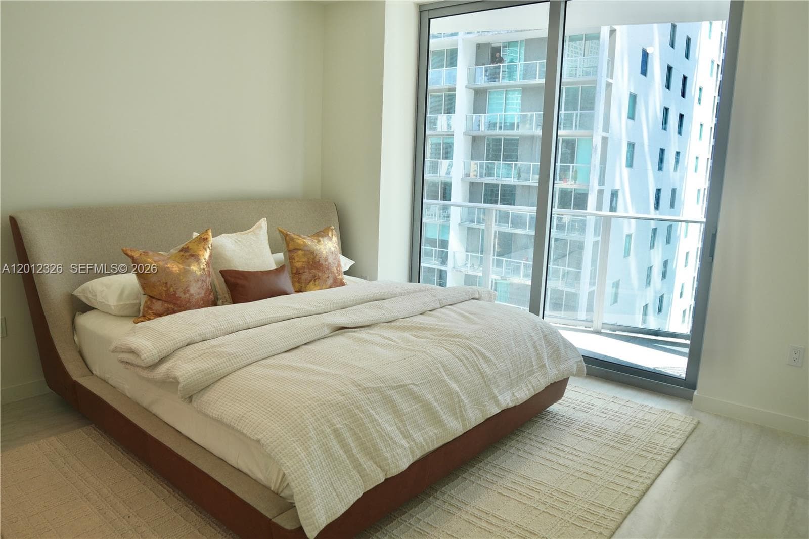 77 SE 5th Street # 2414, Miami FL 33131 — 13