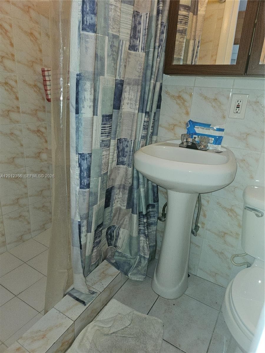 2231 NW 4th Ter, Miami FL 33125 — 22