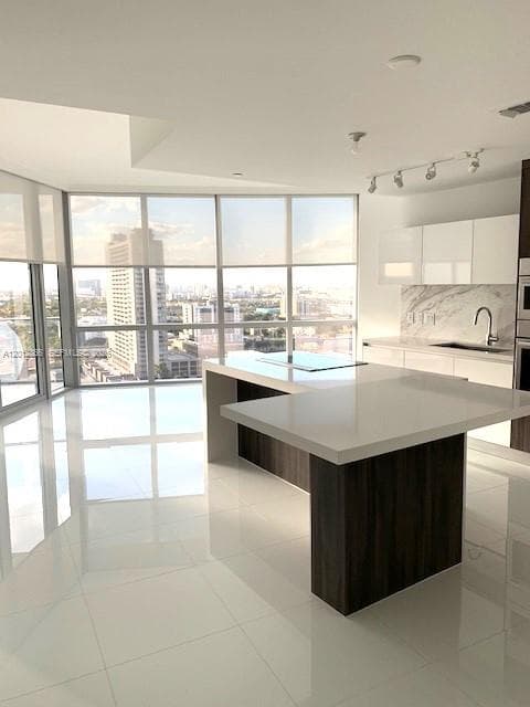851 NE 1st Ave # 2110, Miami FL 33132 — 1