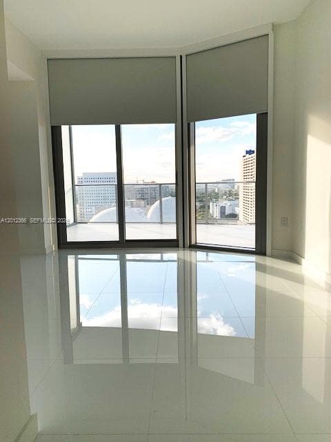 851 NE 1st Ave # 2110, Miami FL 33132 — 5