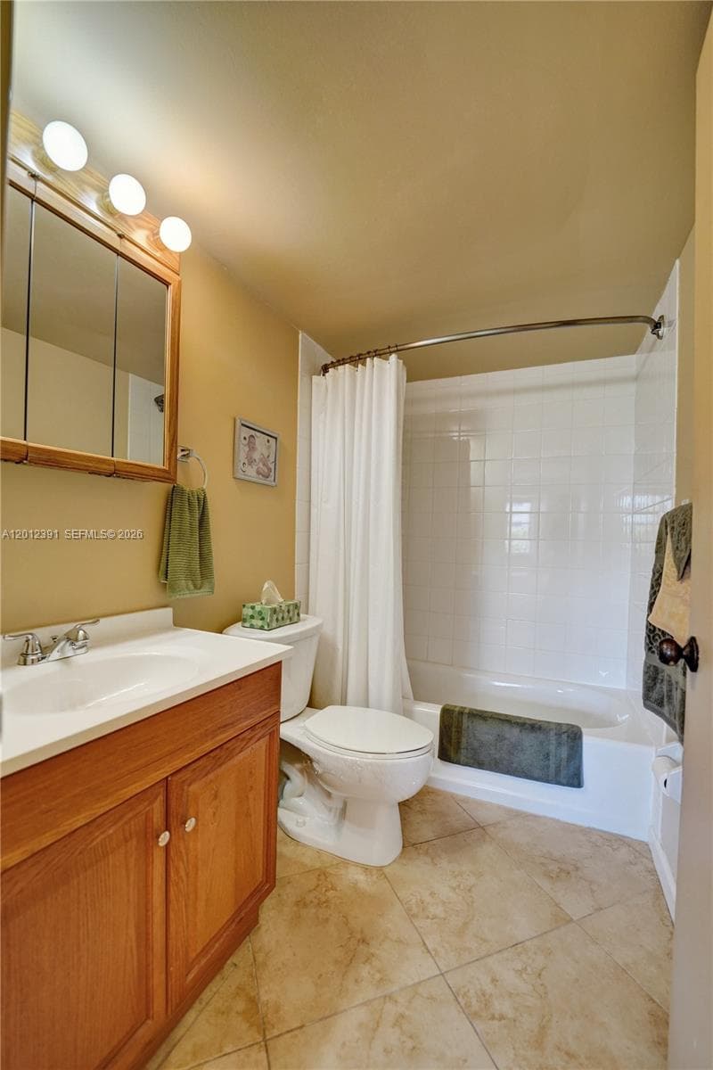 250 181st Dr # 214, Sunny Isles Beach FL 33160 — 32