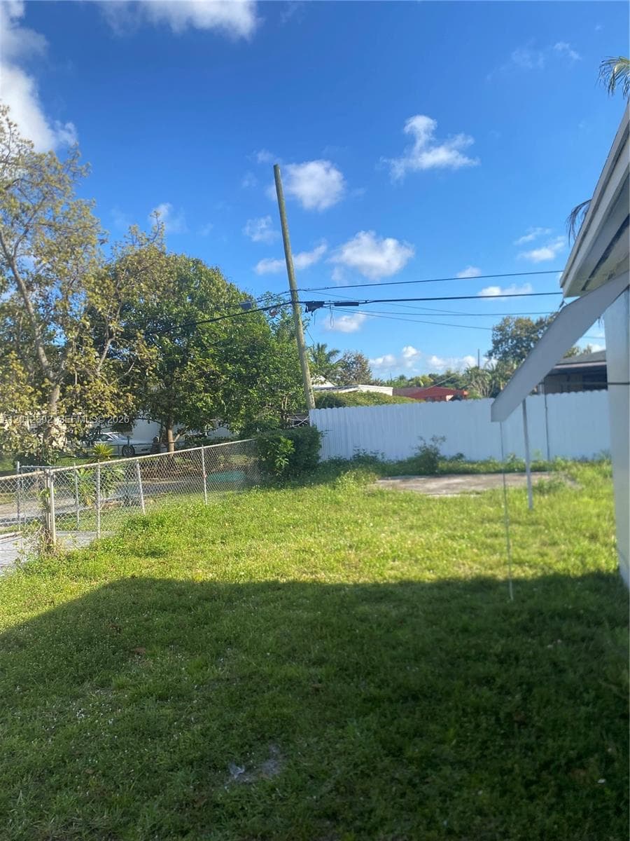 1070 NW 147th St, Miami FL 33168 — 11