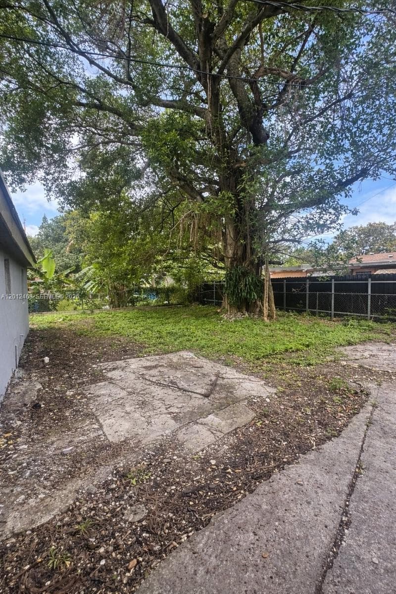 1861 NW 112th St, Miami FL 33167 — 17