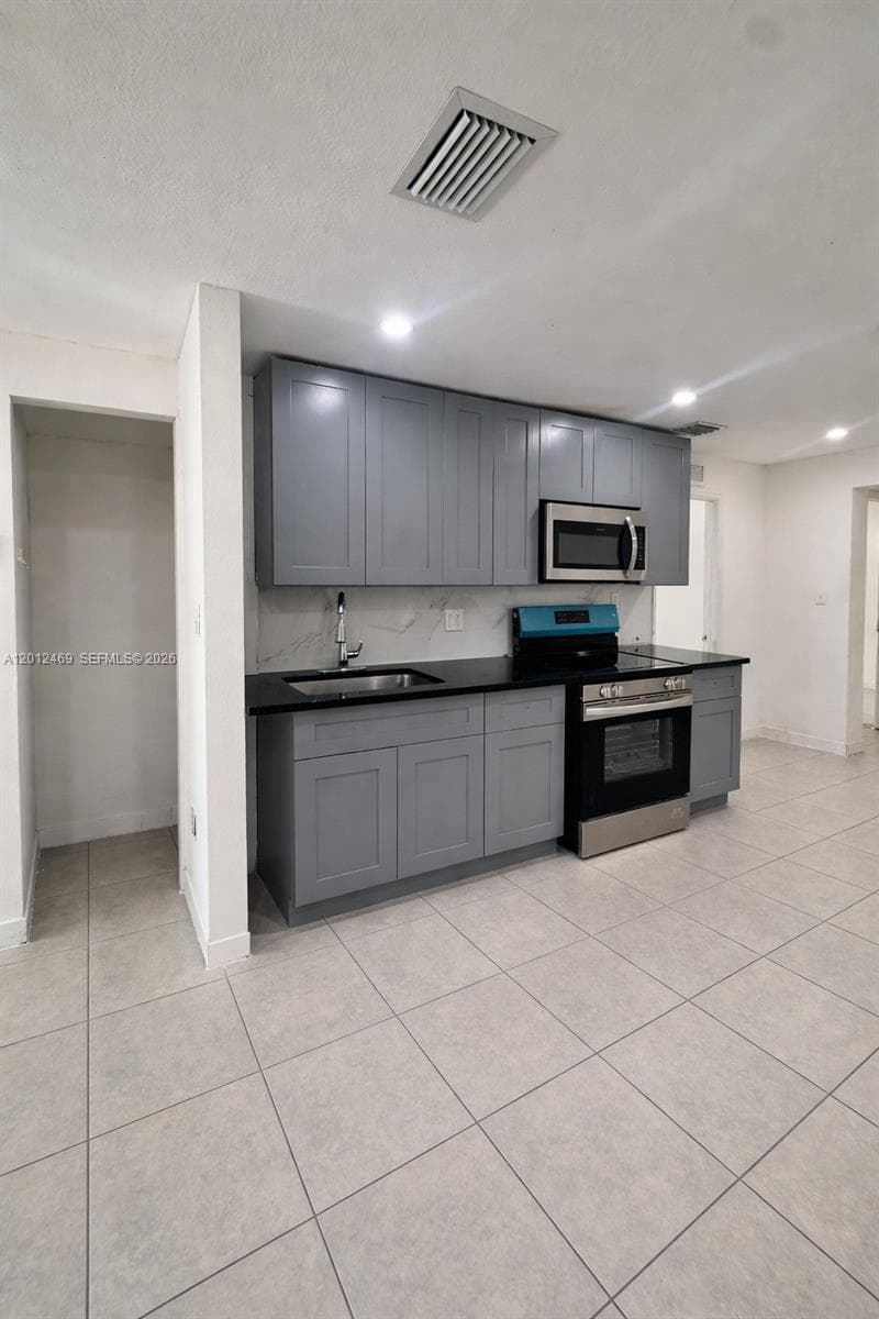1861 NW 112th St, Miami FL 33167 — 7