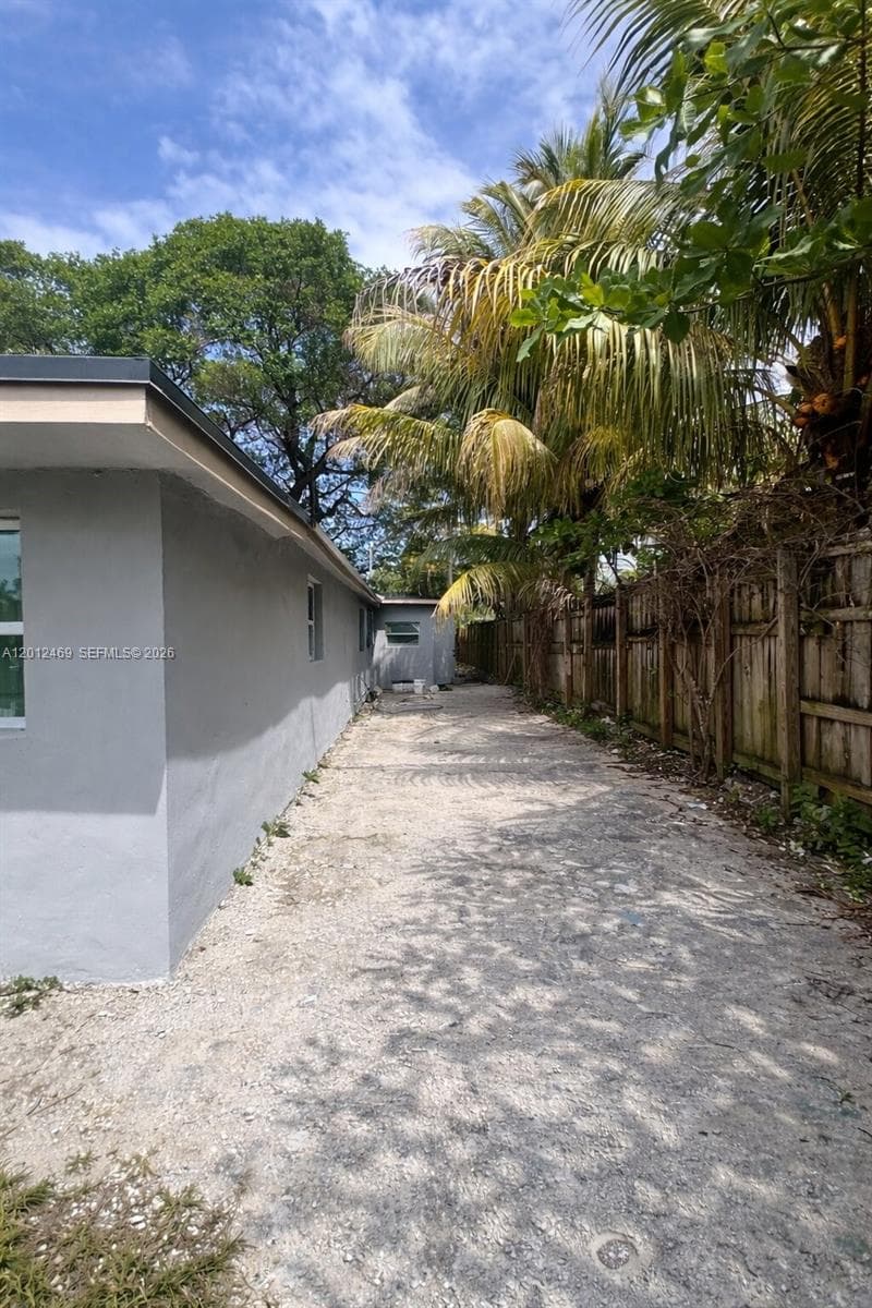 1861 NW 112th St, Miami FL 33167 — 3
