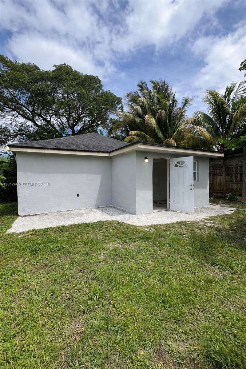 1861 NW 112th St, Miami FL 33167 — 1