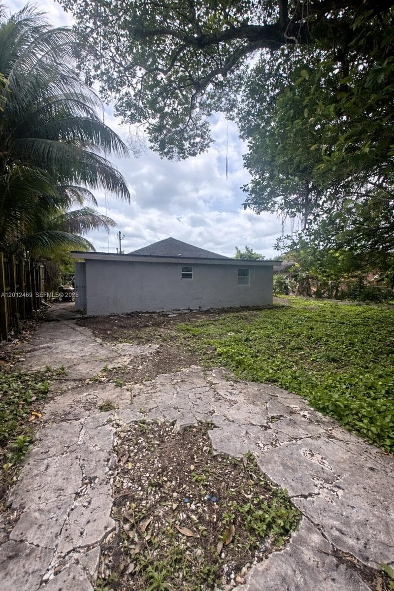 1861 NW 112th St, Miami FL 33167 — 19