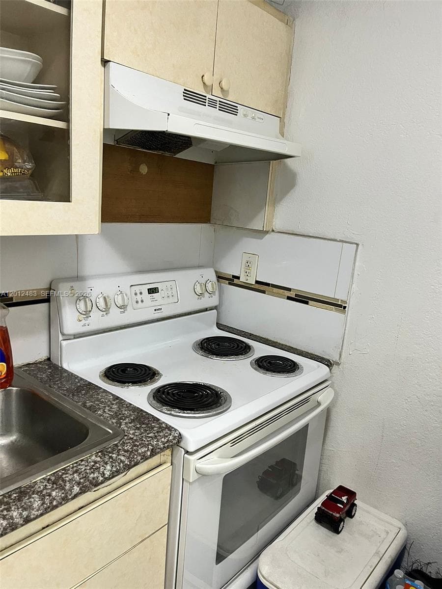 652 NW 3rd St # 103, Miami FL 33128 — 6