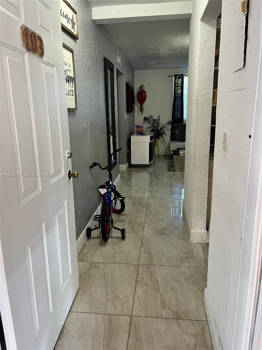 652 NW 3rd St # 103, Miami FL 33128 — 3