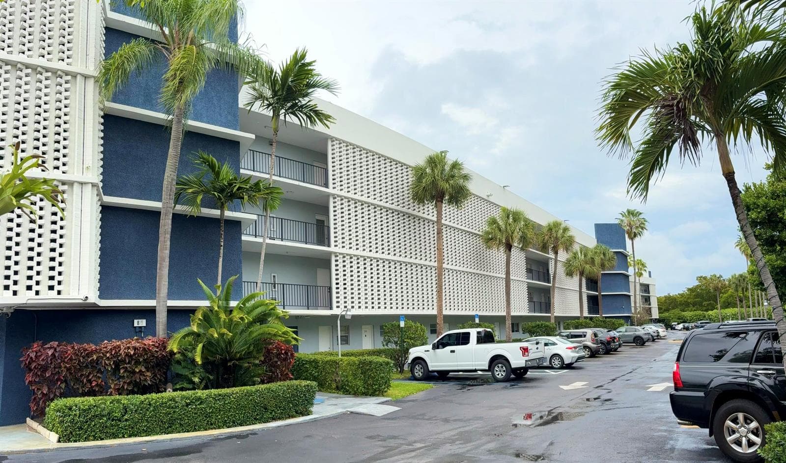877 NE 195th Street # 320, Miami FL 33179 — 1