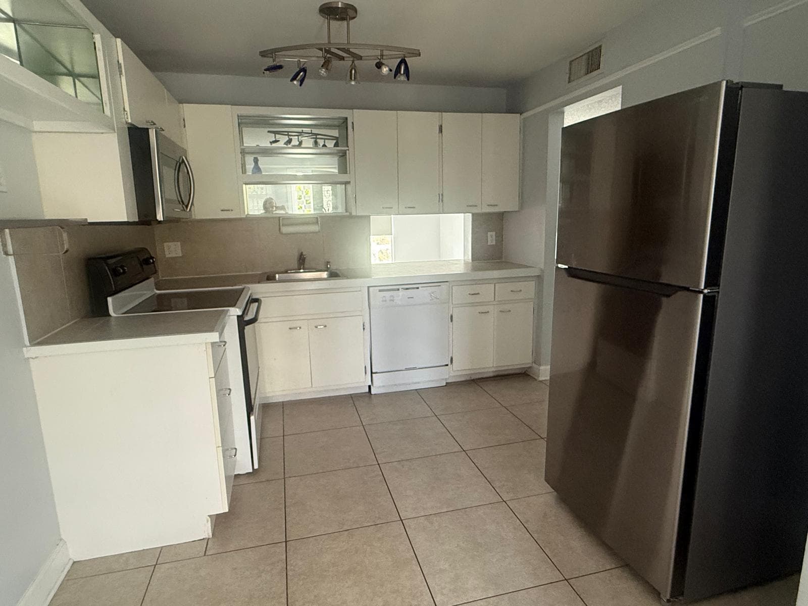 877 NE 195th Street # 320, Miami FL 33179 — 24