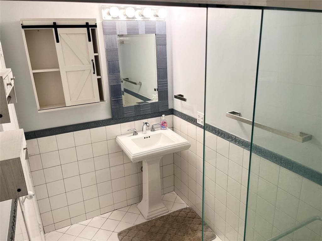 877 NE 195th Street # 320, Miami FL 33179 — 30