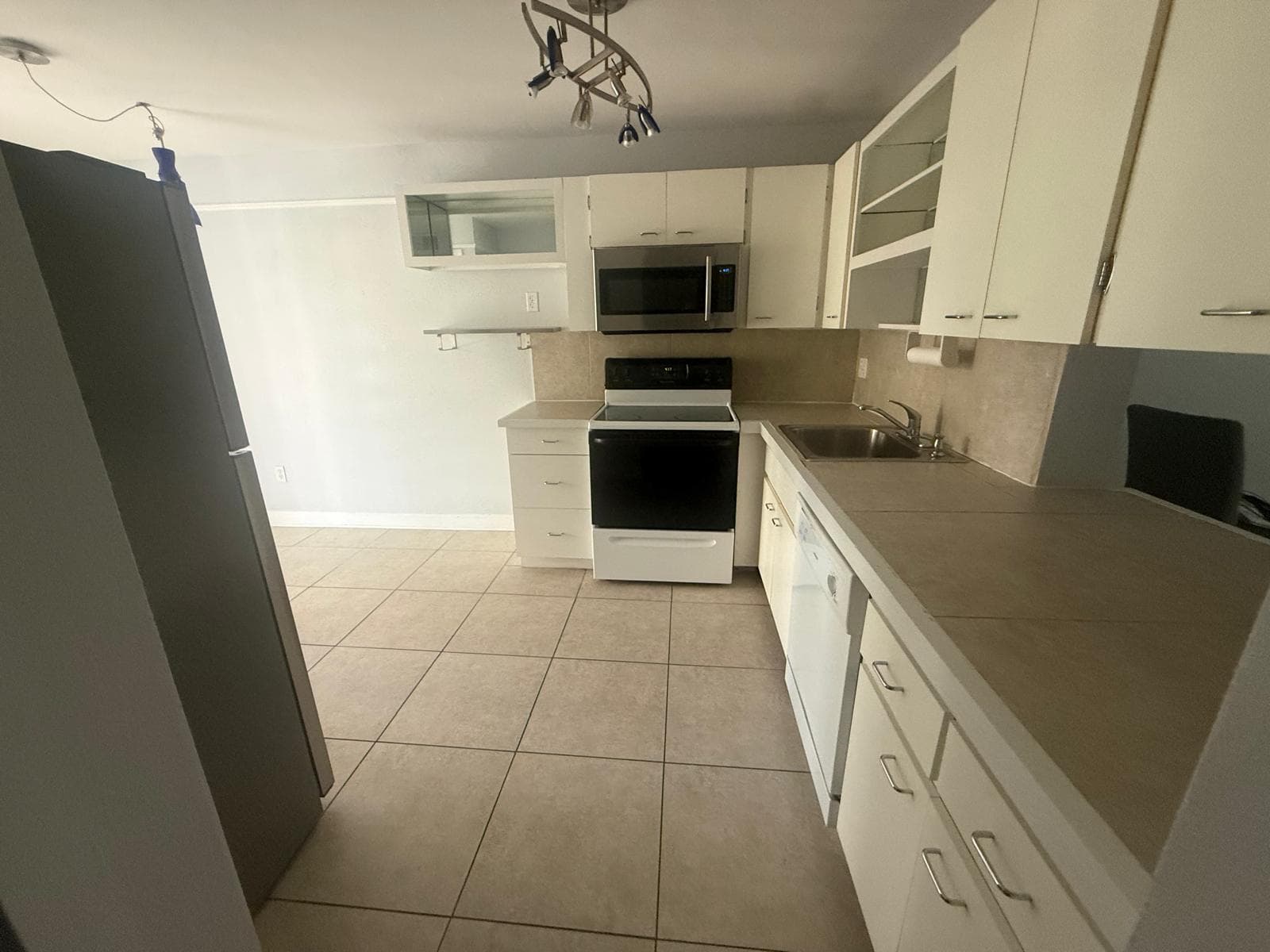 877 NE 195th Street # 320, Miami FL 33179 — 25