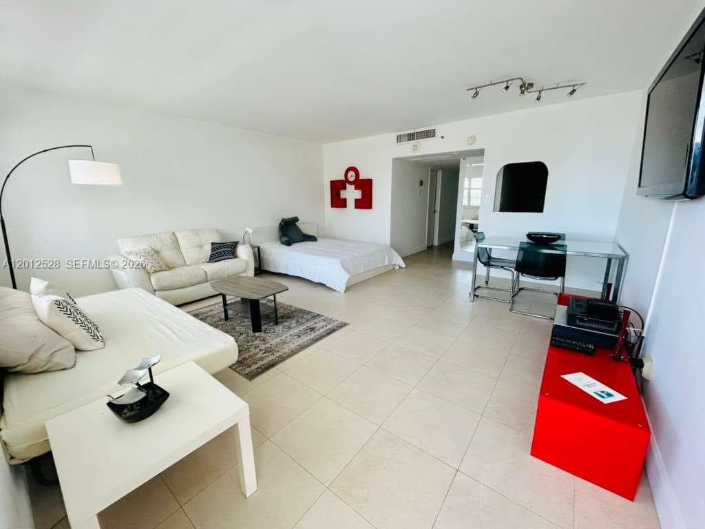 100 Lincoln Rd # 1009, Miami Beach FL 33139 — 2