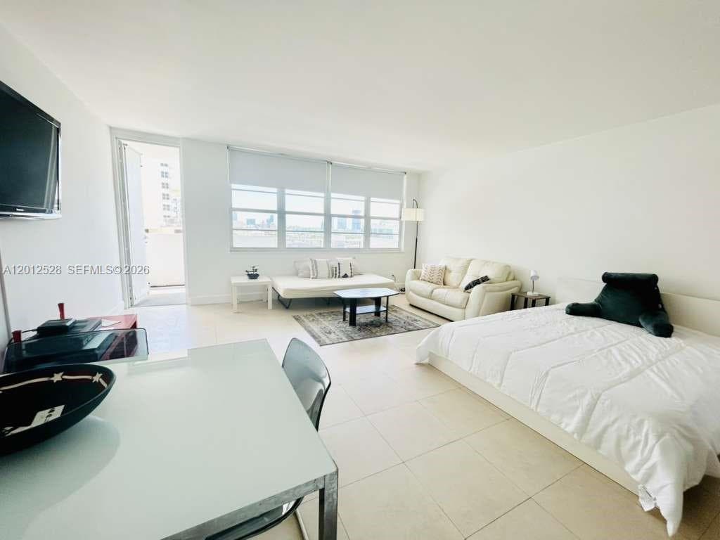100 Lincoln Rd # 1009, Miami Beach FL 33139 — 1