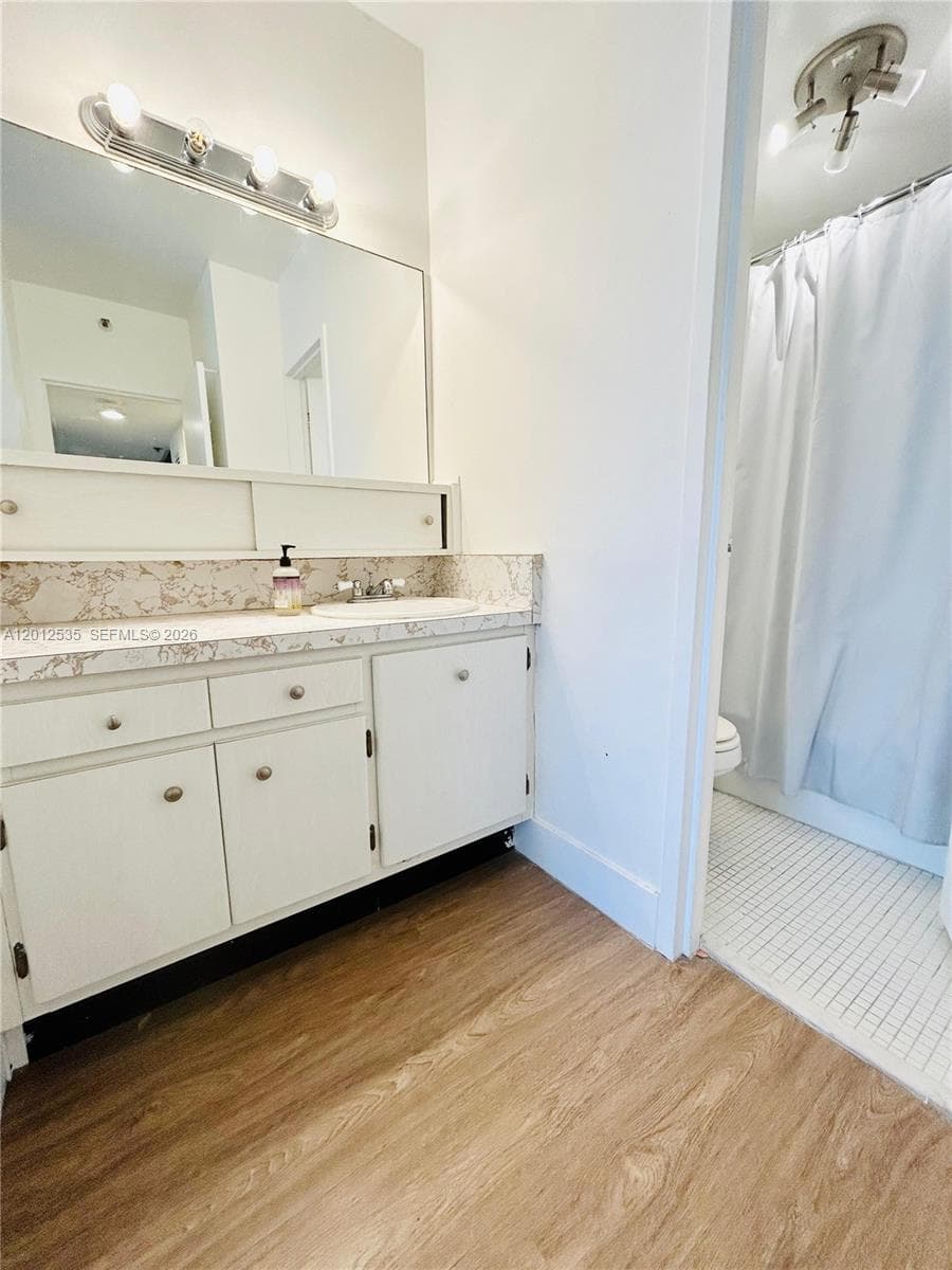 100 Lincoln Rd # 922, Miami Beach FL 33139 — 5