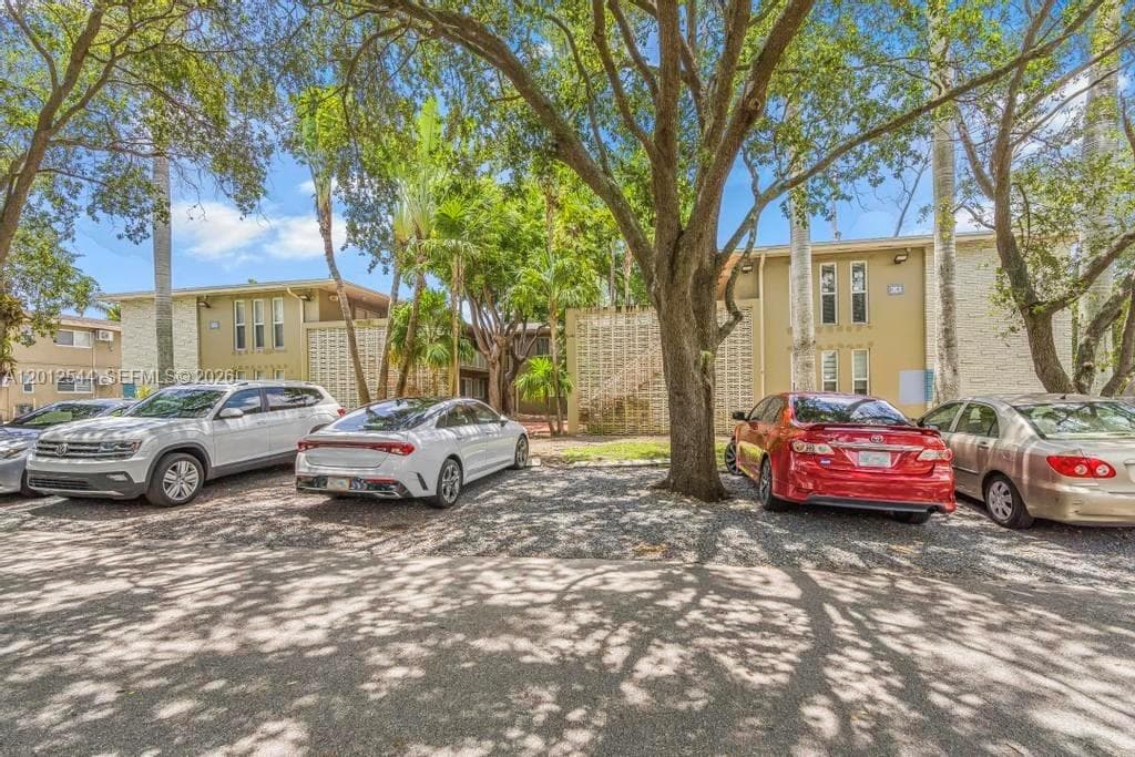 6330 SW 79th St # 2, South Miami FL 33143 — 5