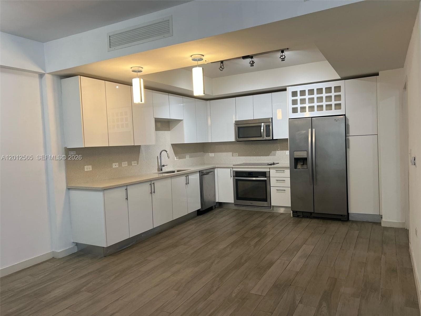 999 SW 1st Ave # 1601, Miami FL 33130 — 1