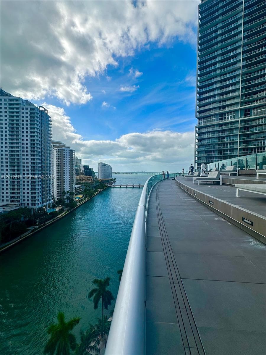 495 Brickell Ave # 4103, Miami FL 33131 — 21