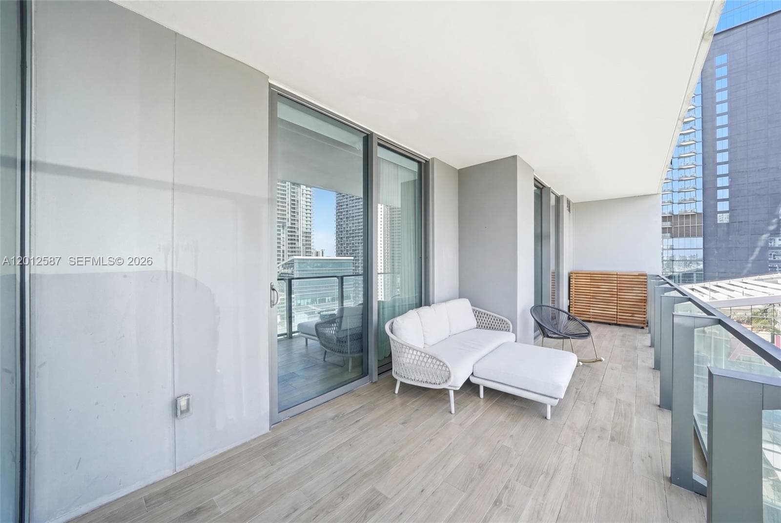 68 SE 6th St # 1904, Miami FL 33131 — 23