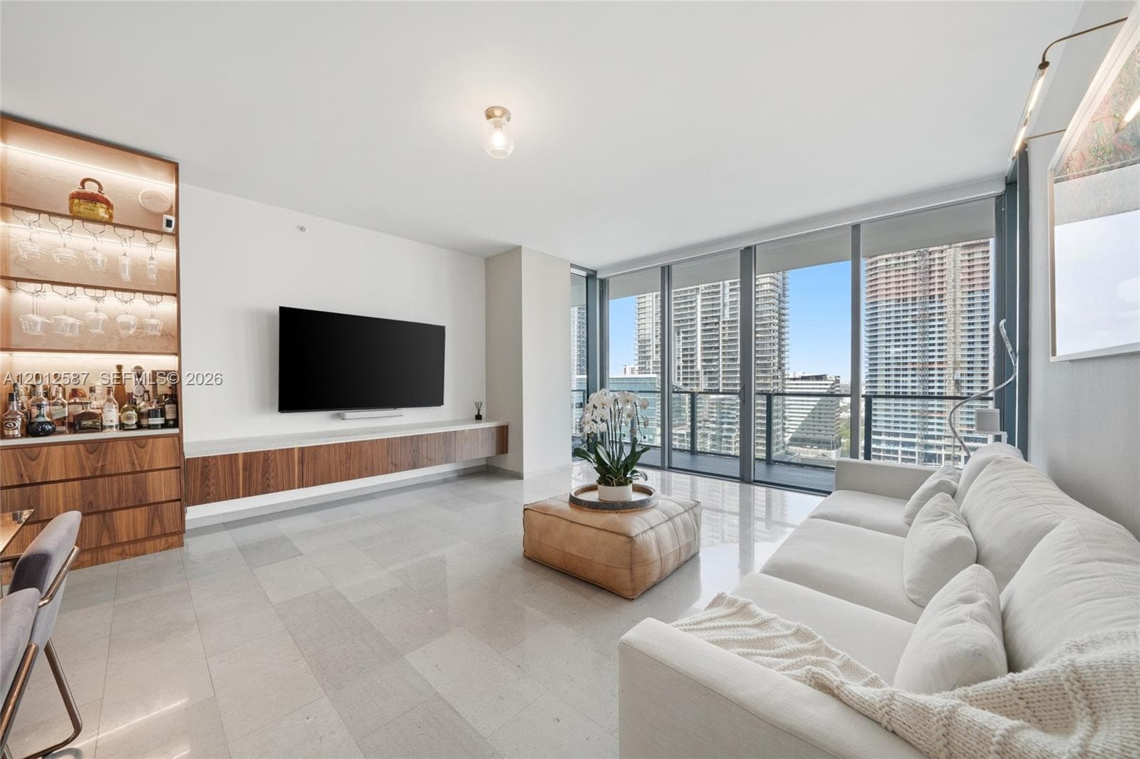 68 SE 6th St # 1904, Miami FL 33131 — 1