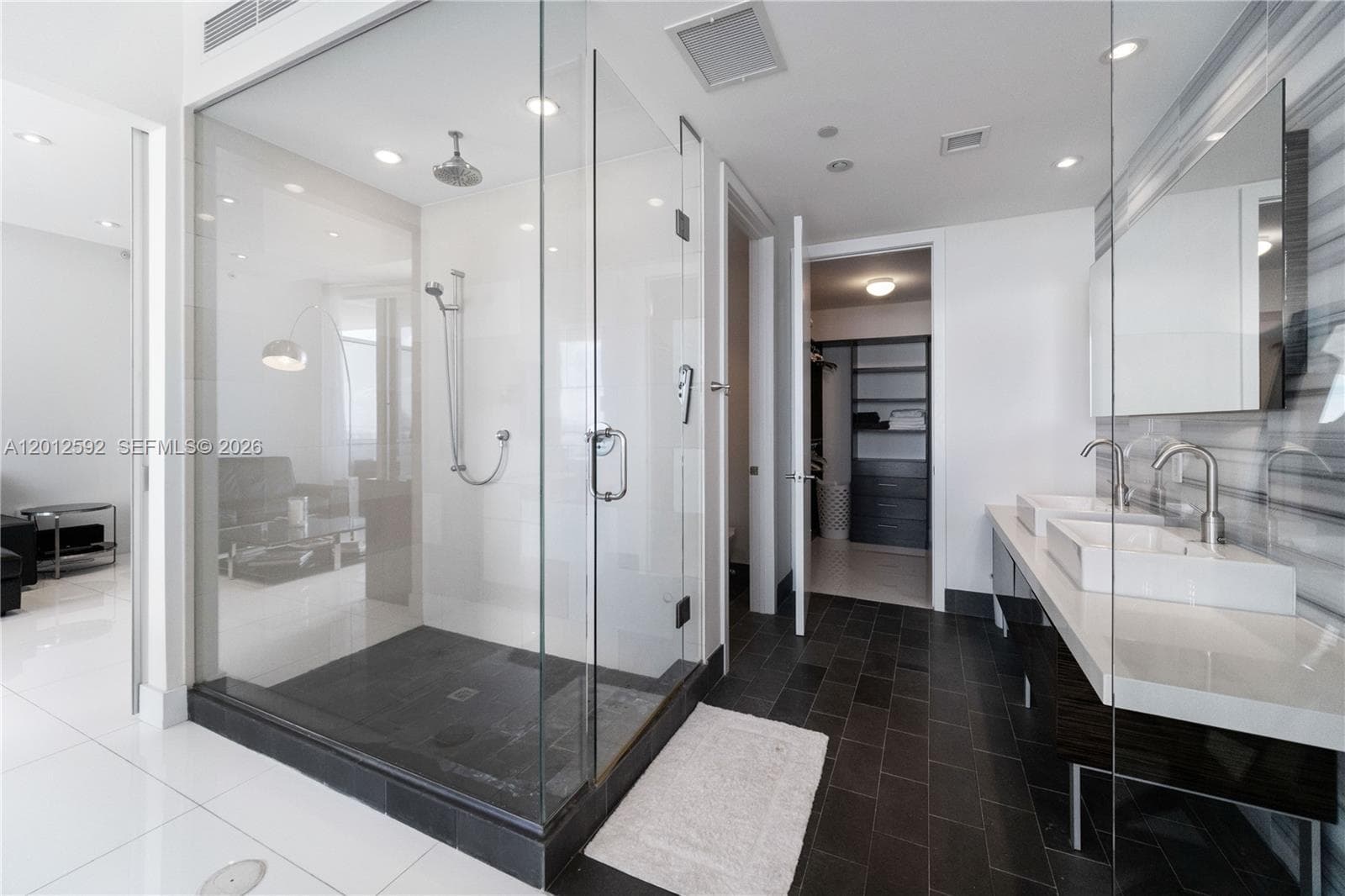 1100 Biscayne Blvd # 5802, Miami FL 33132 — 11