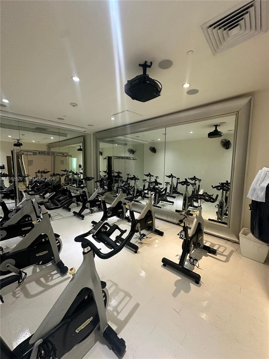 465 E Brickell Ave # 5305, Miami FL 33131 — 25
