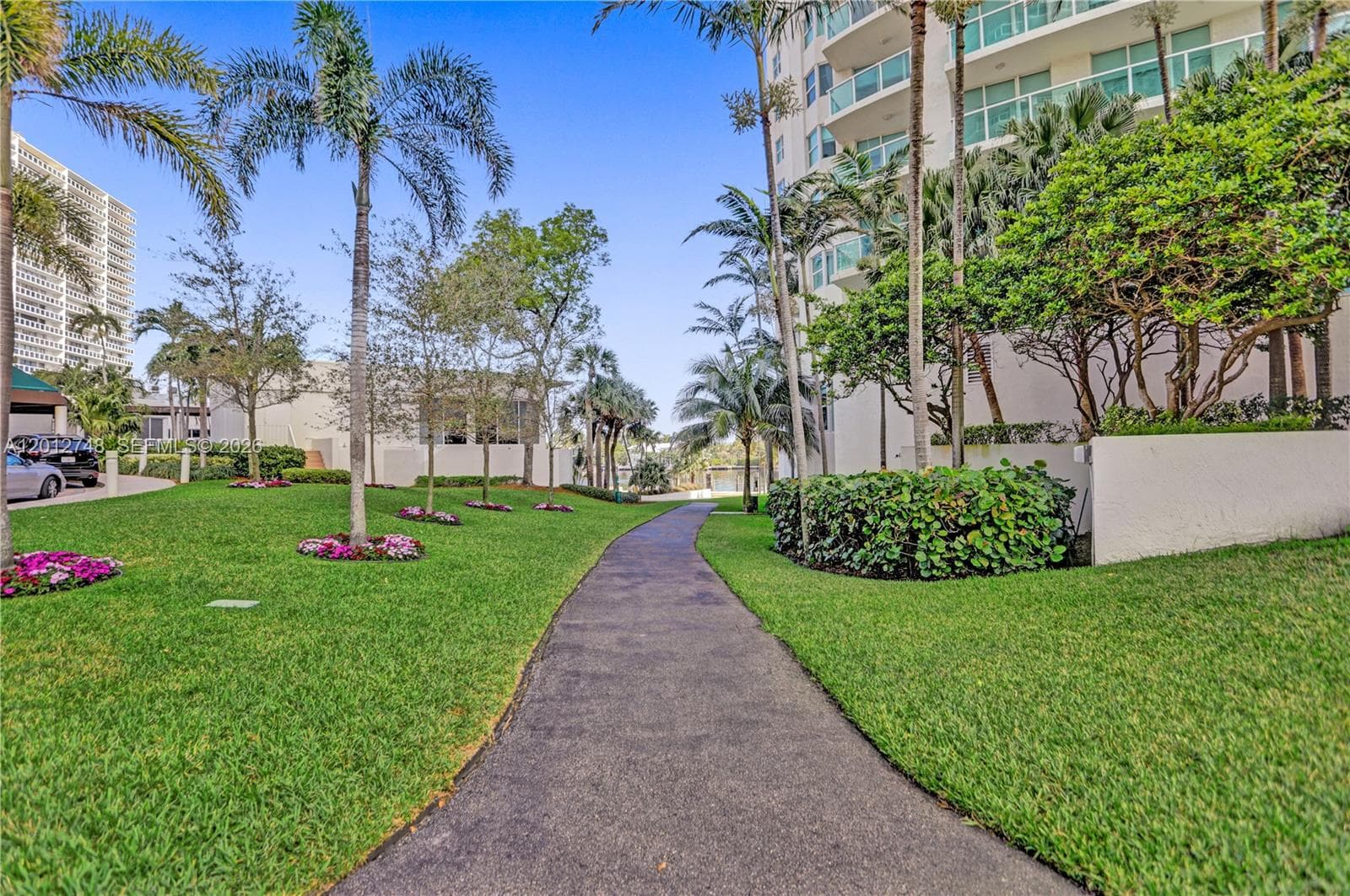 20281 E Country Club Dr, Aventura FL 33180 — 72