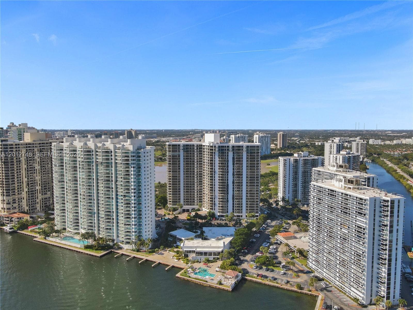 20281 E Country Club Dr, Aventura FL 33180 — 77