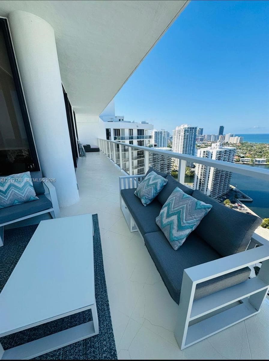 20281 E Country Club Dr, Aventura FL 33180 — 35