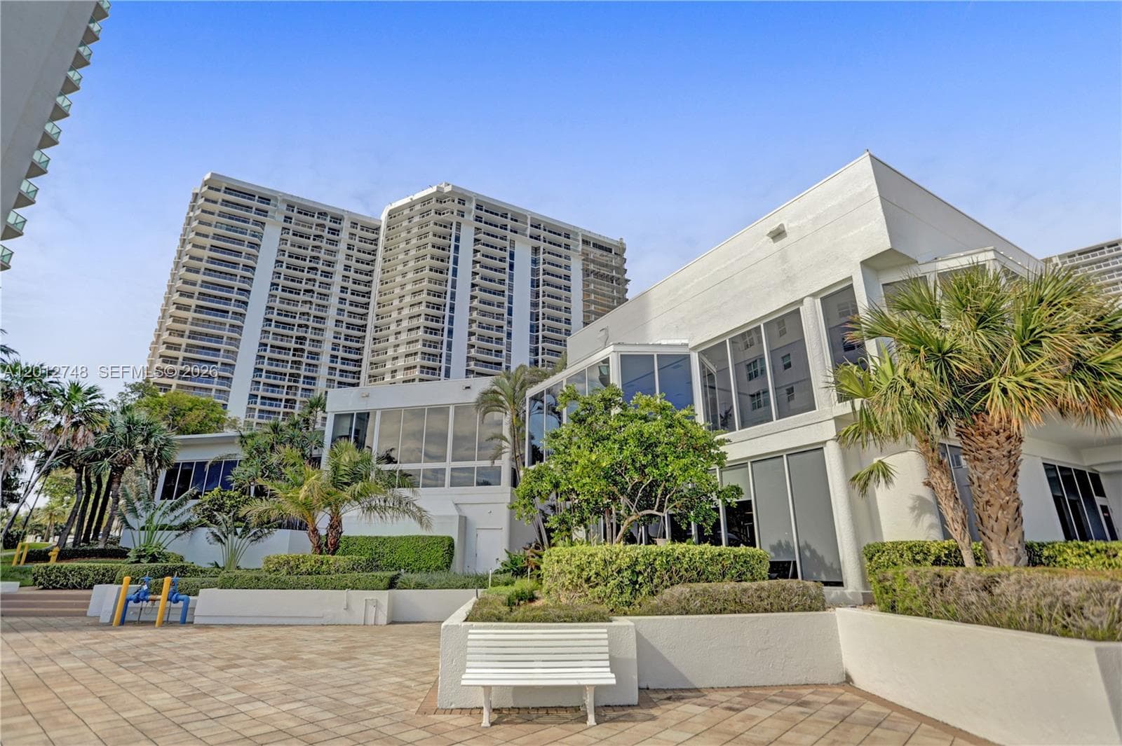20281 E Country Club Dr, Aventura FL 33180 — 74