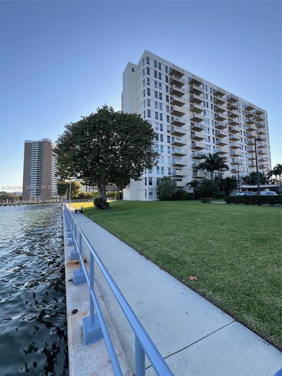 880 NE 69th St # 11M, Miami FL 33138 — 6