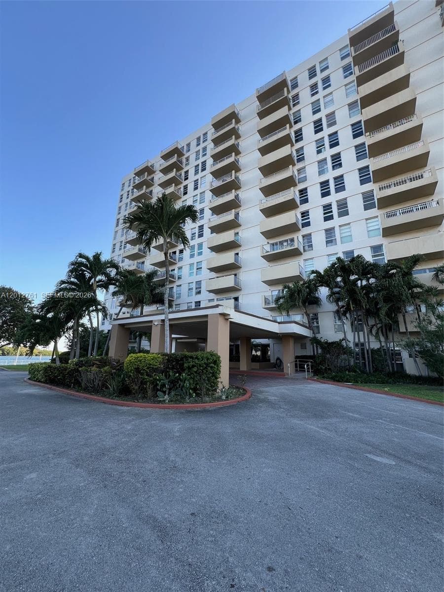 880 NE 69th St # 11M, Miami FL 33138 — 4