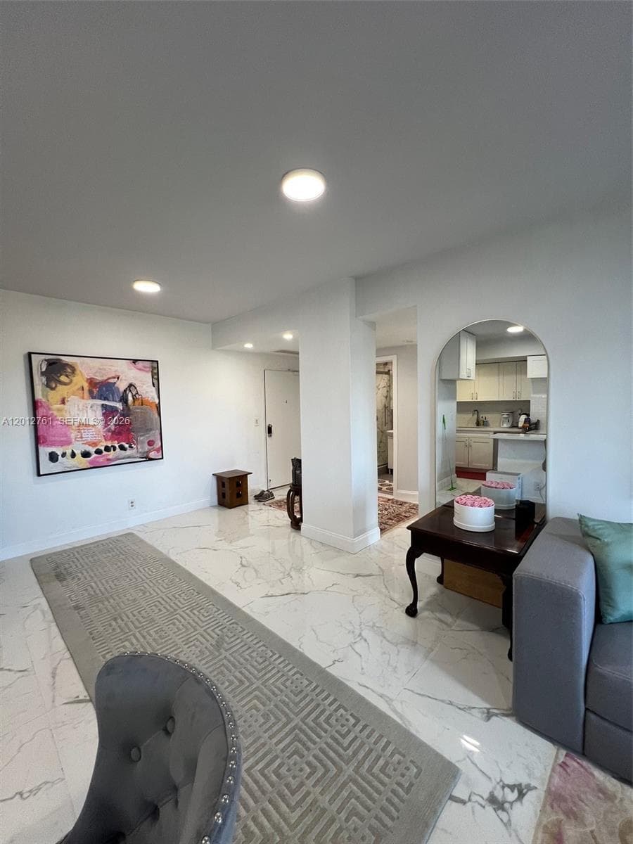 880 NE 69th St # 11M, Miami FL 33138 — 8