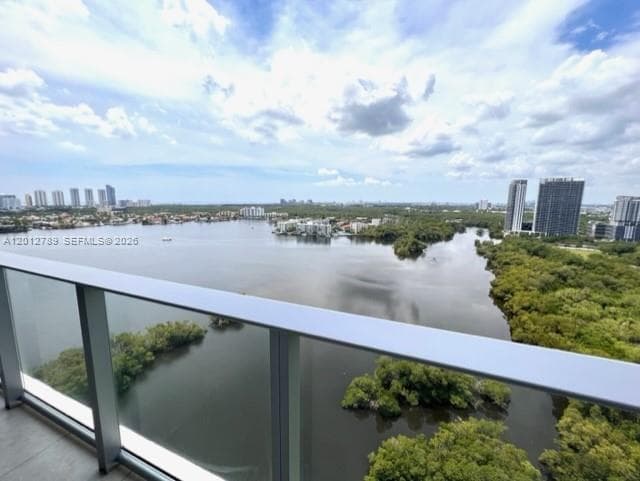 17111 Biscayne Blvd # 2102, North Miami Beach FL 33160 — 33