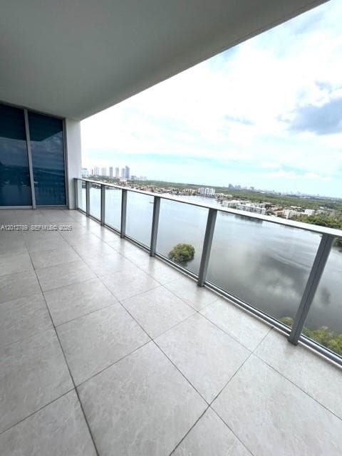 17111 Biscayne Blvd # 2102, North Miami Beach FL 33160 — 39