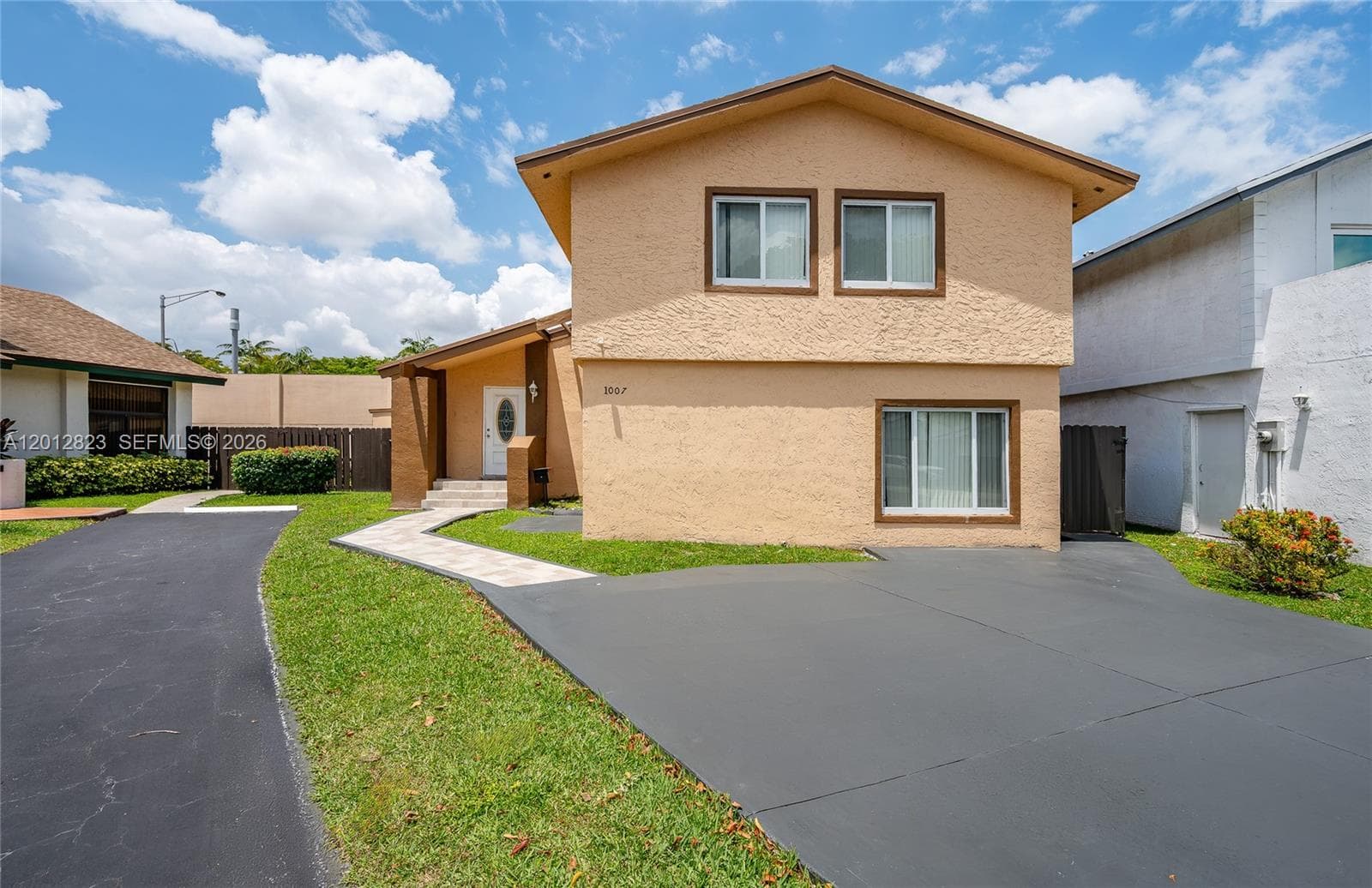 1007 NW 106th Ave Cir, Miami FL 33172 — 2