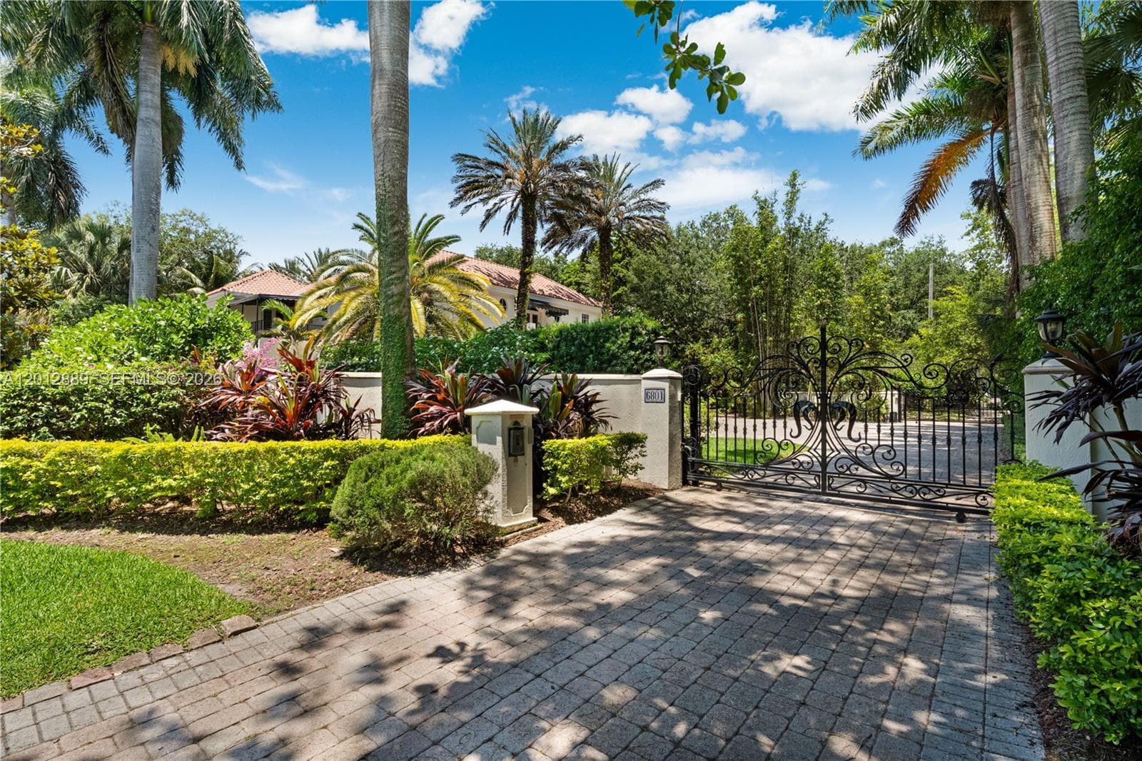 6801 SW 94th St, Pinecrest FL 33156 — 90