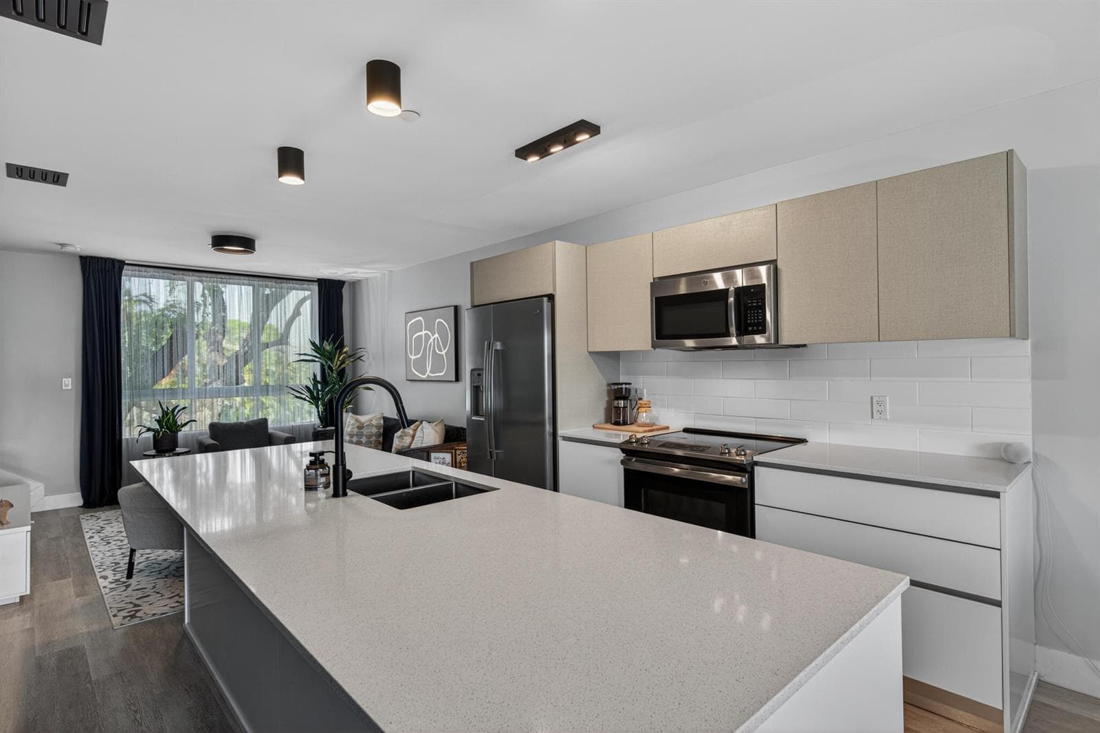 2535 NE 193rd Street # 3203, Miami FL 33180 — 2