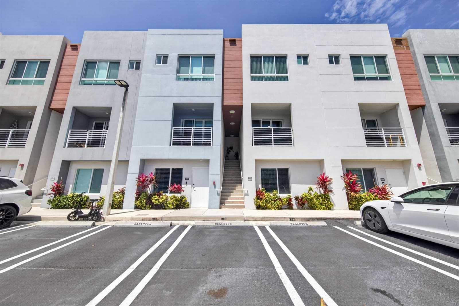 2535 NE 193rd Street # 3203, Miami FL 33180 — 42