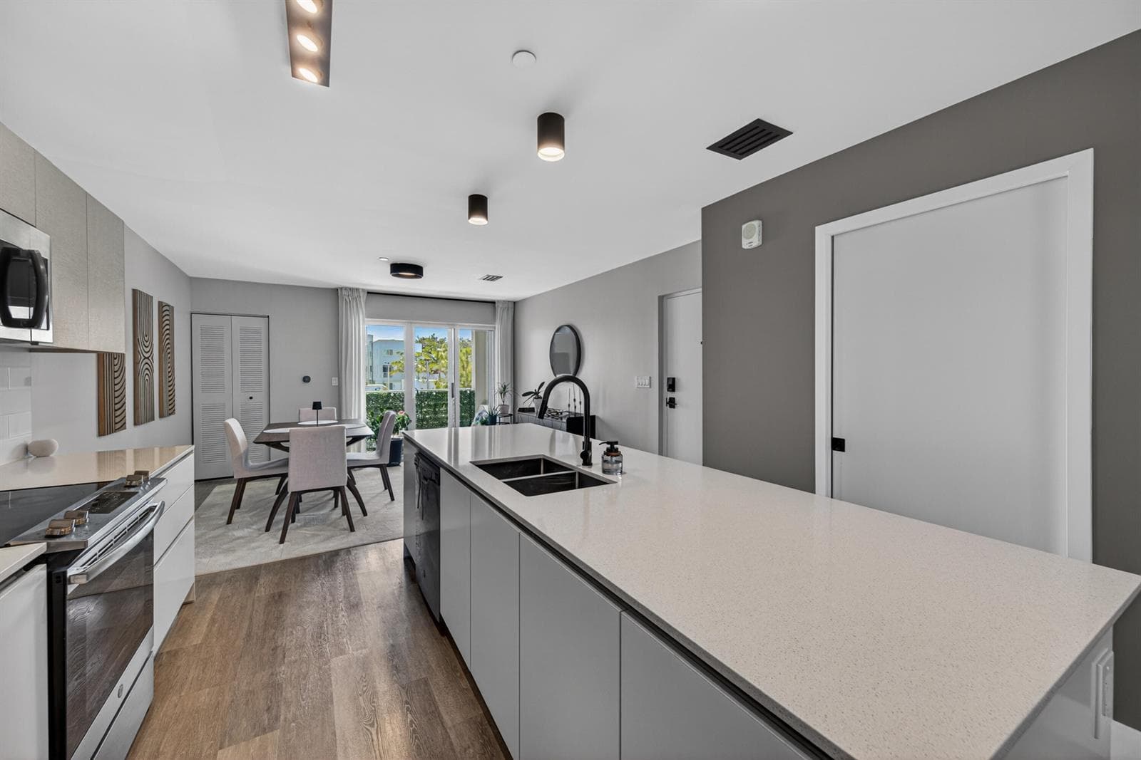 2535 NE 193rd Street # 3203, Miami FL 33180 — 7