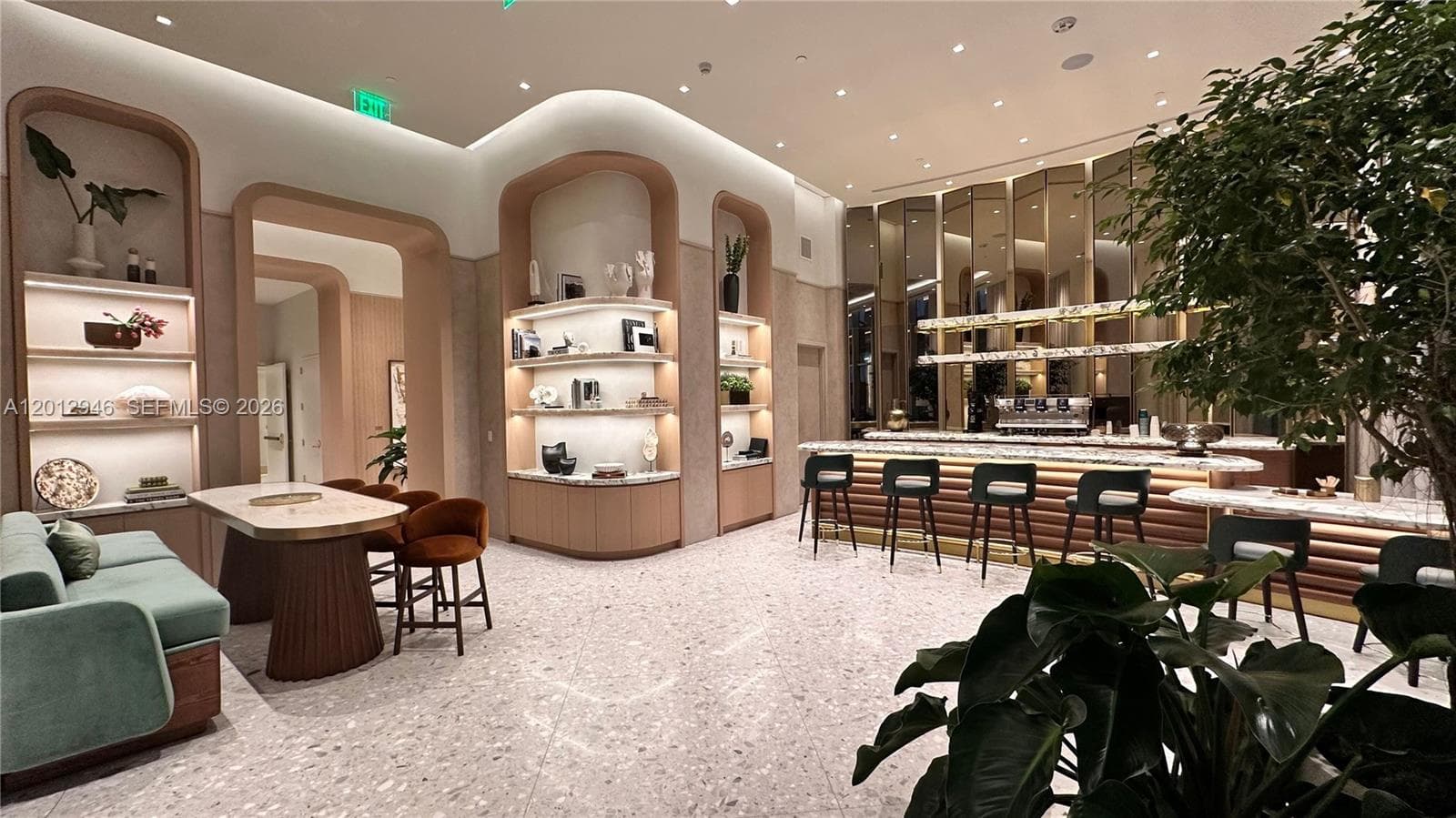 77 SE 5 ST, Miami FL 33131 — 37