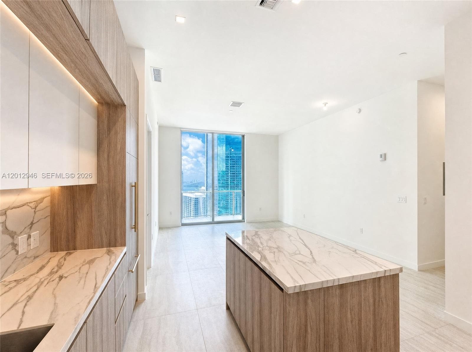 77 SE 5 ST, Miami FL 33131 — 11