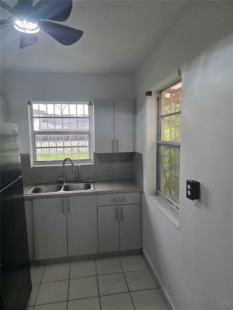 2735 NW 28th St # 2735, Miami FL 33142 — 2