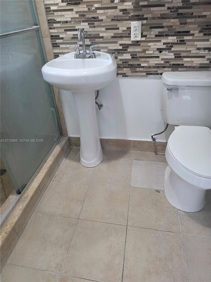2735 NW 28th St # 2735, Miami FL 33142 — 6
