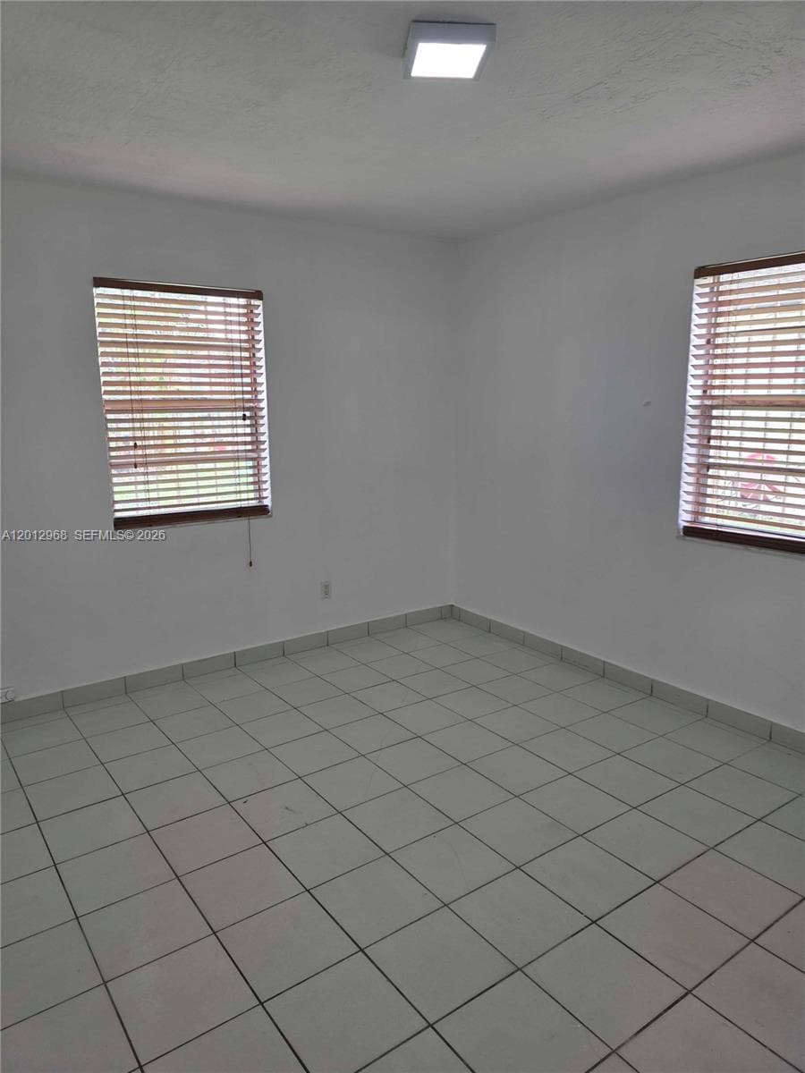 2735 NW 28th St # 2735, Miami FL 33142 — 7