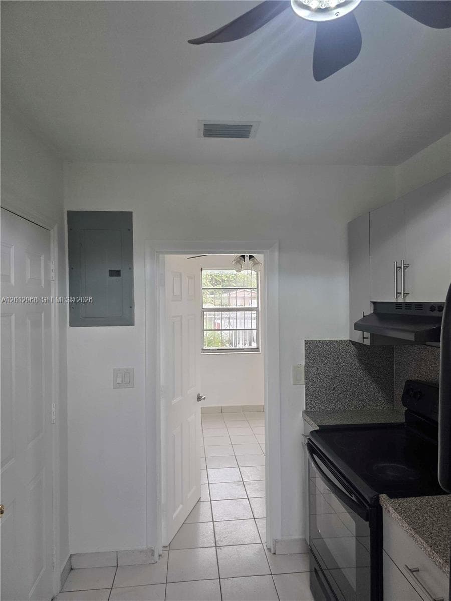 2735 NW 28th St # 2735, Miami FL 33142 — 3
