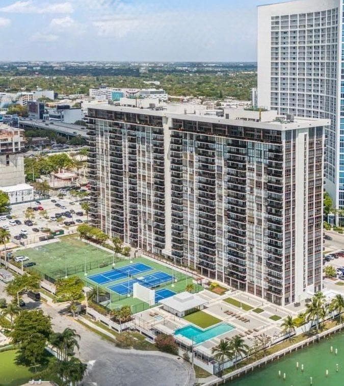 600 NE 36th St # 706, Miami FL 33137 — 30