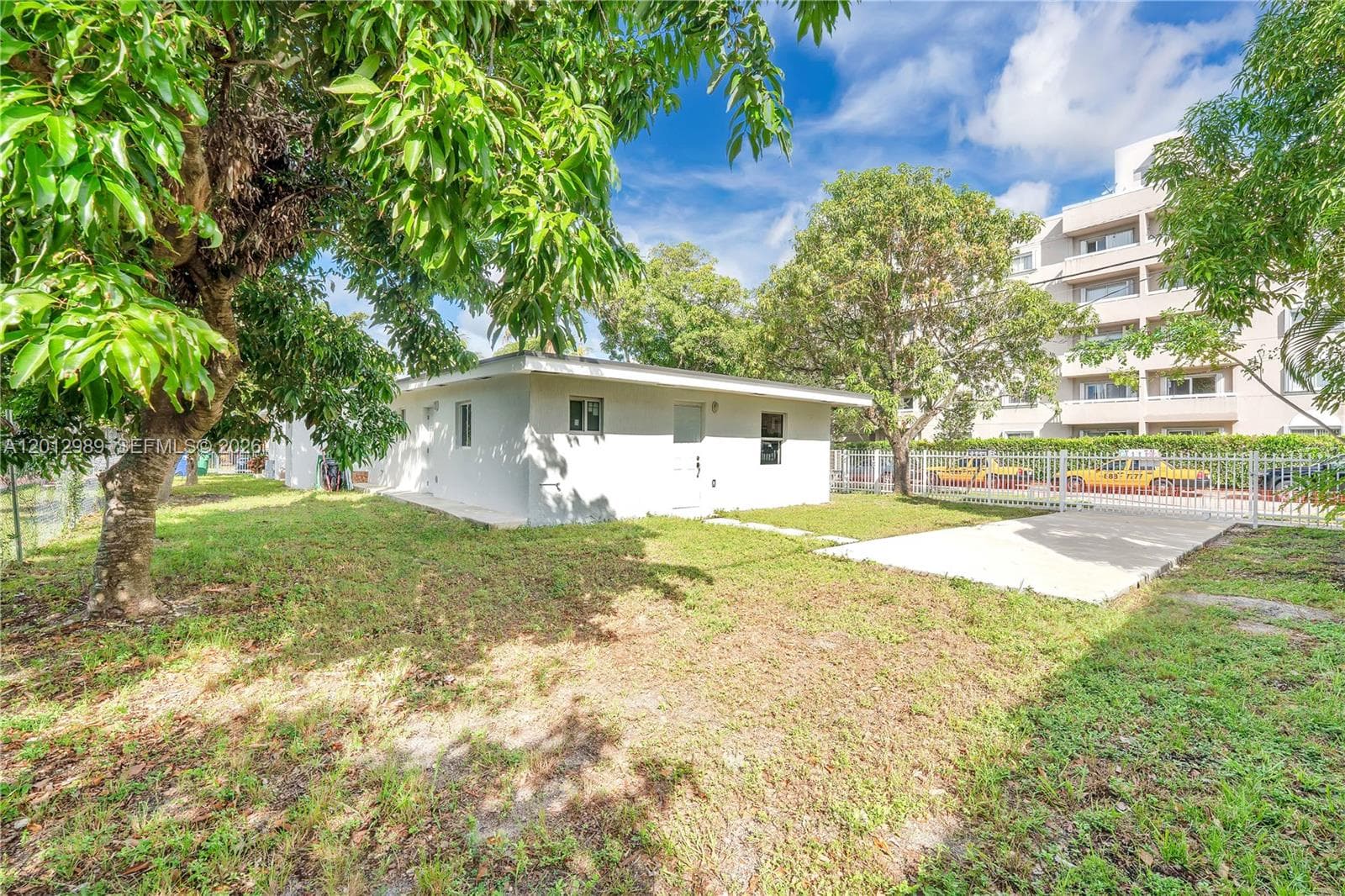 521 NW 33rd Ave, Miami FL 33125 — 30