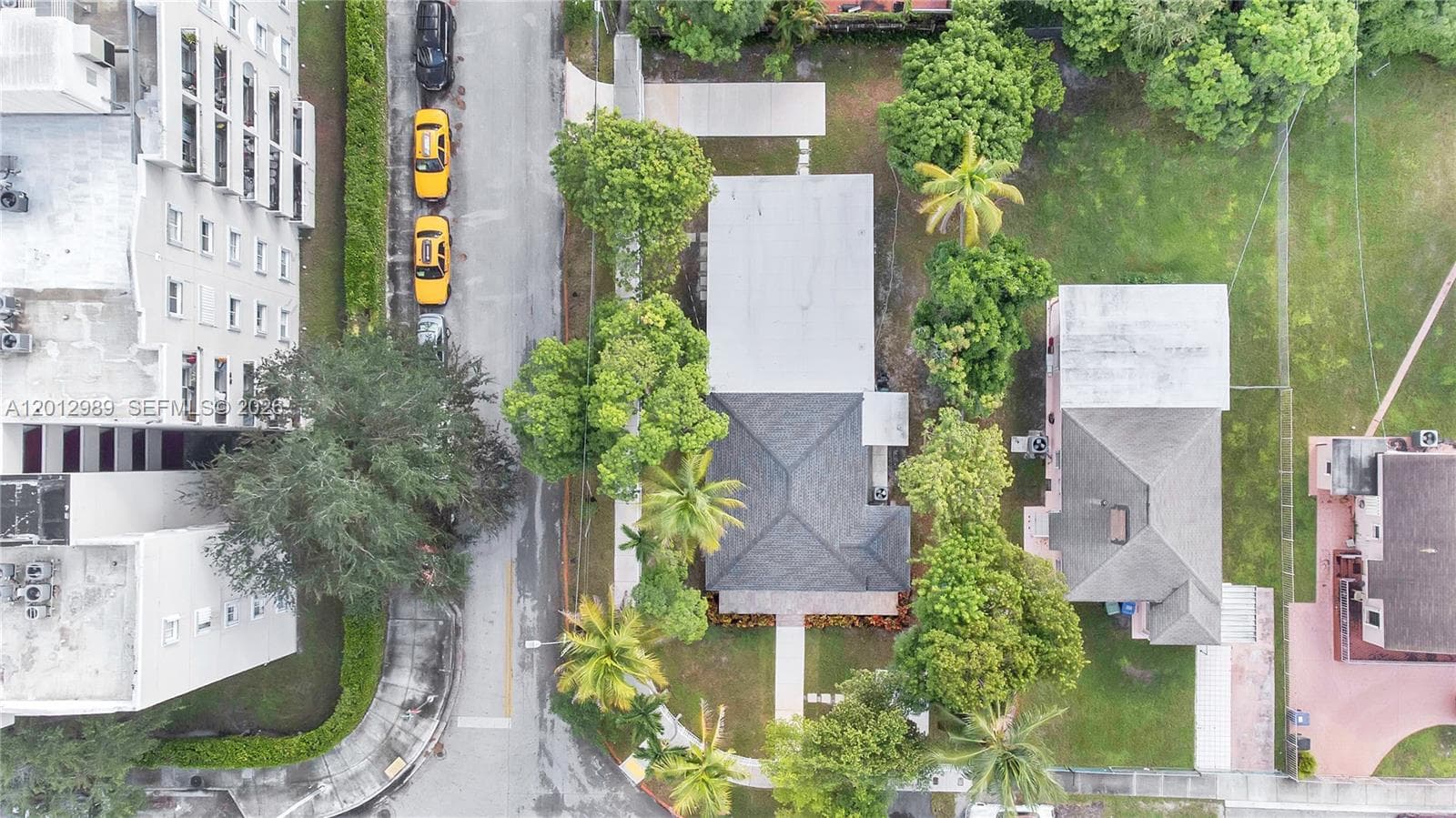 521 NW 33rd Ave, Miami FL 33125 — 33